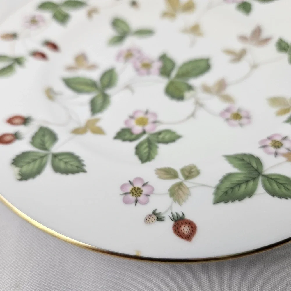 Wedgwood Wild Strawberry Bread Butter Plate Gold Trim 6